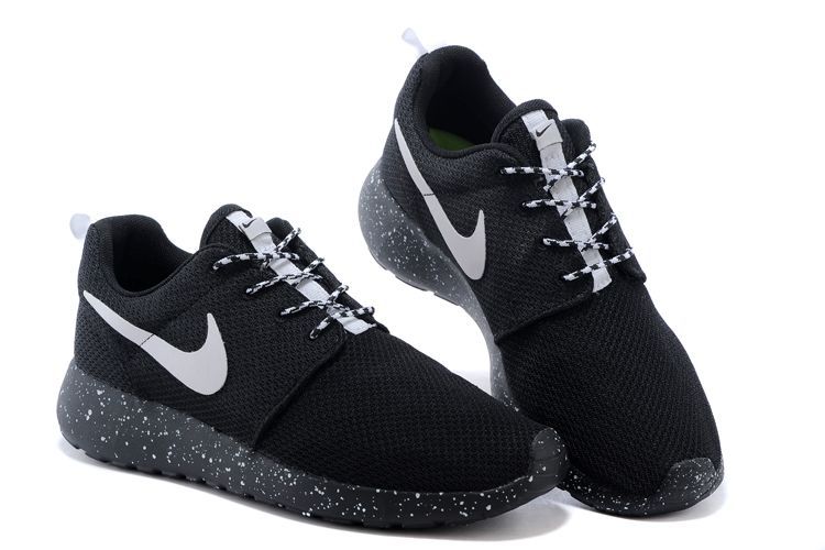 roshe run noir et grise